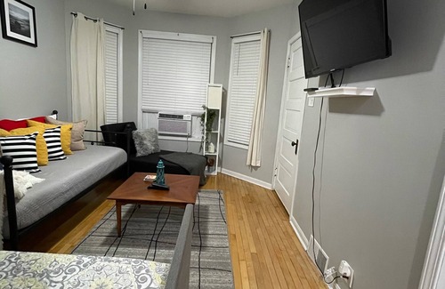 Avondale House | LOGAN SQUARE: Chic, Comfy 1st Floor 2 BDRM APT! Parking Incld!