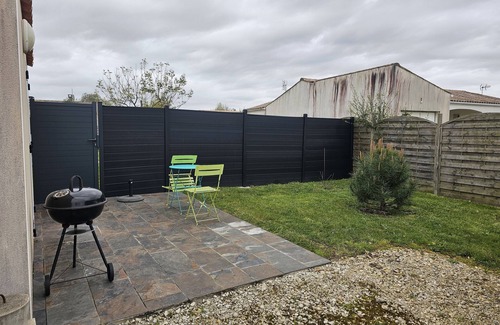 Saujon House | Logement Avec Jardin Privatif Proche Cures et Plages