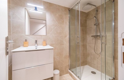 Guingamp Apartment | Logement D'exception : 6 Chambres et Babyfoot