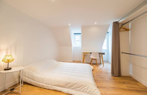 Guingamp Apartment | Logement D'exception : 6 Chambres et Babyfoot