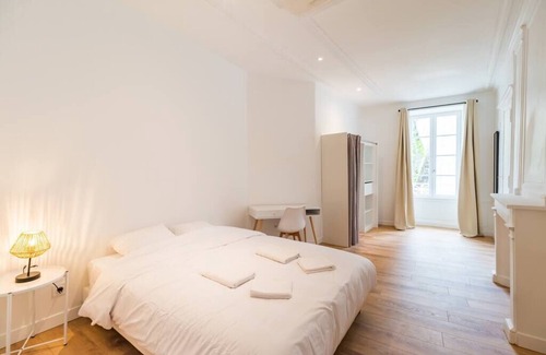 Guingamp Apartment | Logement D'exception : 6 Chambres et Babyfoot