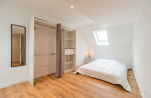 Guingamp Apartment | Logement D'exception : 6 Chambres et Babyfoot