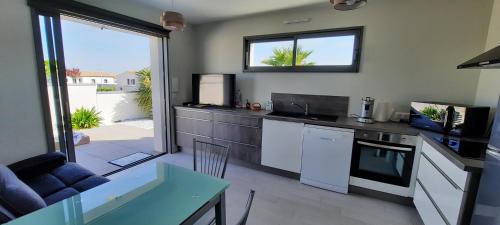 Saint-Sulpice-de-Royan Apartment | Logement neuf climatisé avec parking