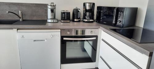 Saint-Sulpice-de-Royan Apartment | Logement neuf climatisé avec parking