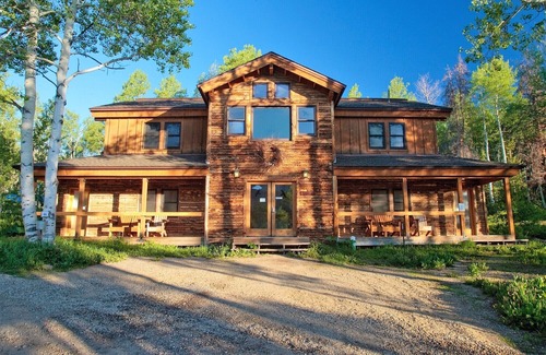 Clark Cabin | Loggers Cabin - A Cozy Full Log Cabin