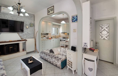 Gaios Cottage | Loggos Seaview Cottage with Pool