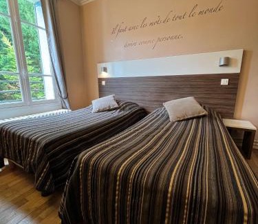 La Roche-Guyon Hotel | LOGIS Hôtel & Restaurant - Les Bords de Seine