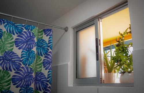 Chinatown House | Lolas Hostal Hab. doble (baño privado)