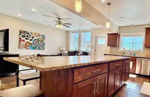 North Ogden Apartment | Lomond View Retreat: North Ogden's most beautiful and comfortable apartment!