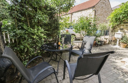 Scarborough Cottage | LONDESBOROUGH COTTAGE, pet friendly, with open fire in Scarborough