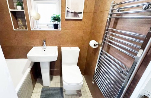 Stratford House | London 2 Bedroom Modern Cosy Stratford East Central Metro Sleeps 5 Elizabeth