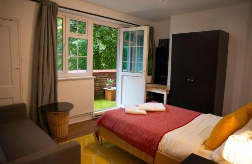 Cathedrals Apartment | London Centre Retreat