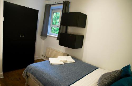 Cathedrals Apartment | London Centre Retreat