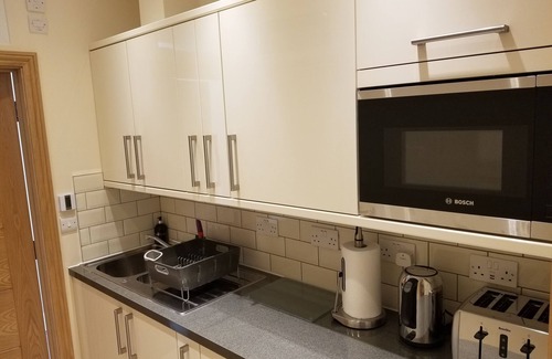 Cranbrook Apartment | London Luxury Studio Flat #4 Mayflower Apartment 1 min to Underground Sleeps 4