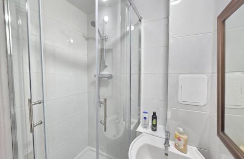 Westbourne Green Apartment | London Oldbury house rooms