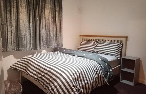Heath Apartment | London Serviced Accommodation x RM10 x Weekly x Monthly Discount x by D6ten Homes Ltd