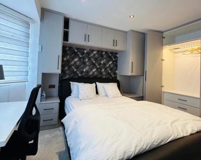 Whitton House | London Twickenham stadium room C