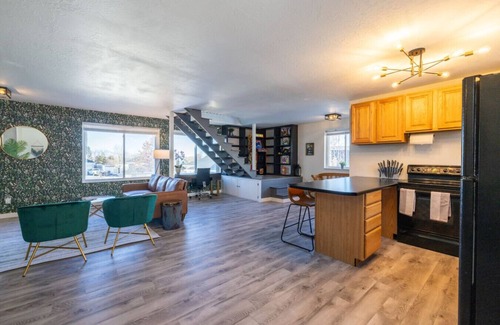 Draper House | Lone Peak View + Mini Golf + Ski