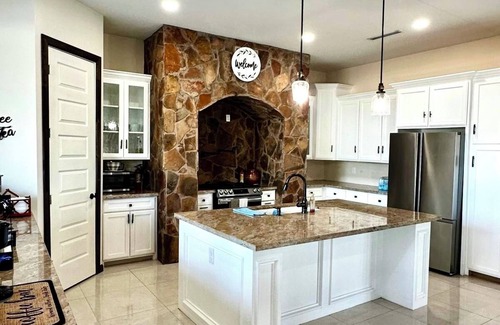 Hargill Villa | Lone Star Luxury Ranch - 4-Bed, 3-Bath, Swimming Pool, Grill, Washer/Dryer, WiFi