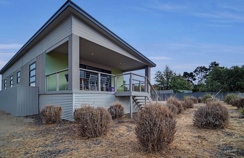 Murray Bridge House | Long Island Retreat: Pelican. The Perfect Riverside Family Getaway.