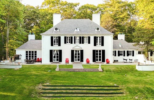 Cold Spring Harbor House | Long Island’s most unique stay! Beautiful home on The Gold Coast.