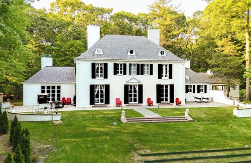 Cold Spring Harbor House | Long Island’s most unique stay! Beautiful home on The Gold Coast.