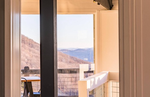 Seven Devils Ski Chalet | Long mtn view, hot tub + smart home tech & EV charger