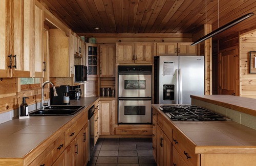 Whittier Cabin | Long Range Mtn Views, End of Road Privacy, Firepit, Pool Table, Gourmet Kitchen