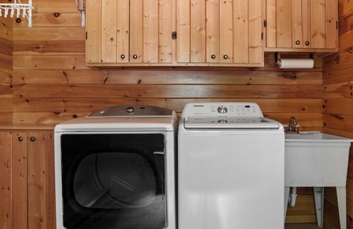 Whittier Cabin | Long Range Mtn Views, End of Road Privacy, Firepit, Pool Table, Gourmet Kitchen