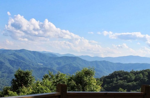 Clyde House | Long Range Unobstructed Mountain Views in a Well Appointed Home