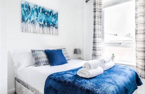 Horley Apartment | Longbridge Apartment Close to Gatwick