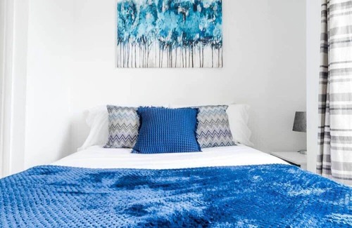 Horley Apartment | Longbridge Apartment Close to Gatwick