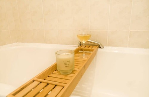 Horley Apartment | Longbridge Apartment Close to Gatwick