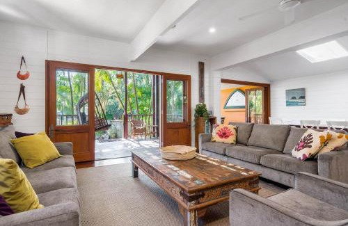 Belongil House | Longhouse - spacious 4 BR Belongil Beach retreat