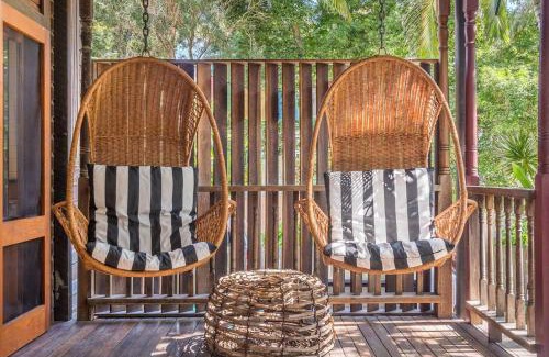 Belongil House | Longhouse - spacious 4 BR Belongil Beach retreat