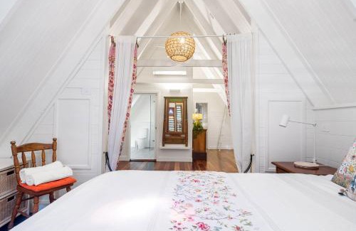 Belongil House | Longhouse - spacious 4 BR Belongil Beach retreat