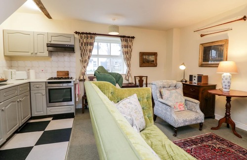 Grange-over-Sands Cottage | LONGLANDS THE COACH HOUSE, pet friendly, with a garden in Cartmel