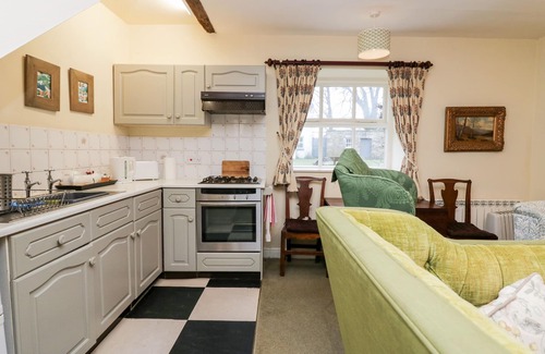 Grange-over-Sands Cottage | LONGLANDS THE COACH HOUSE, pet friendly, with a garden in Cartmel