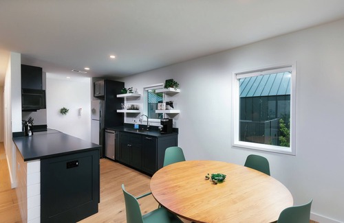 Summerville Historic District Cottage | Longleaf Cottage-Walk to Downtown Summerville/Azalea Park