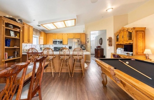 Riverside House | LOOK! Centrally located, large clean house, big yard, friendly dogs welcome