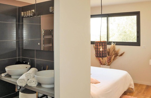 Bagnols-sur-Ceze House | Look forward to your comfortable vacation in this beautiful and spacious vacation home with swimming