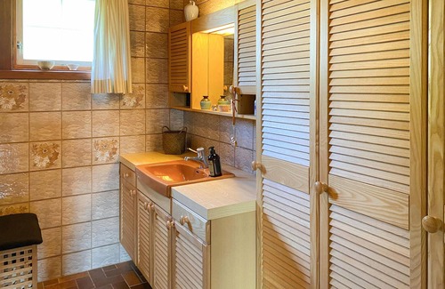 Forde House | Look forward to a fantastic landscape panorama in this comfortable vacation home.