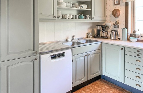 Forde House | Look forward to a fantastic landscape panorama in this comfortable vacation home.