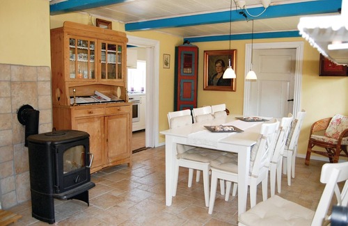 Nymindegab House | Look forward to a relaxing holiday in this charming holiday home with a traditional thatched roof.