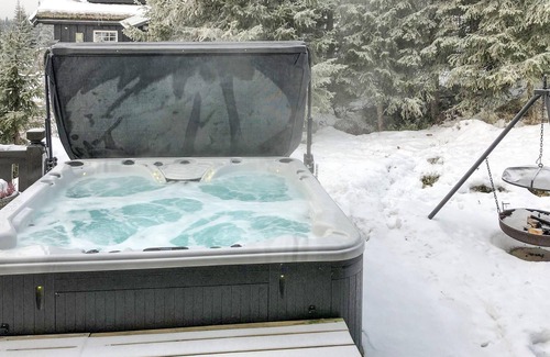 Svingvoll House | Look forward to a relaxing and unforgettable vacation in this large and cozy cottage.