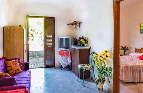 Copanello Apartment | Look forward to a wonderful vacation in this beautiful apartment with sea view.