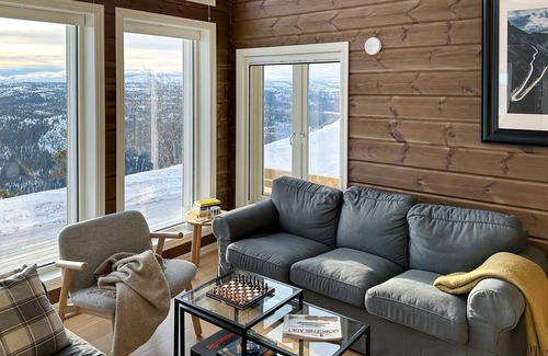 Sor-Aurdal House | Look forward to spectacular views in this inviting vacation home.