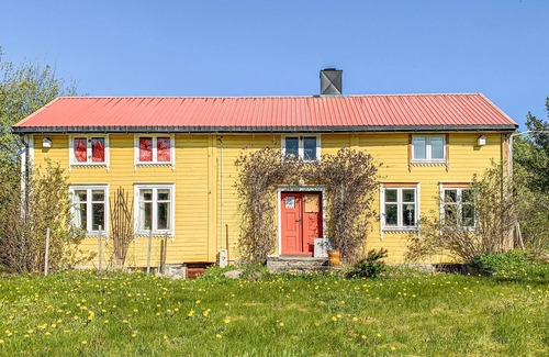 Averoy Municipality House | Look forward to the vacation in the cottage surrounded by beautiful nature.