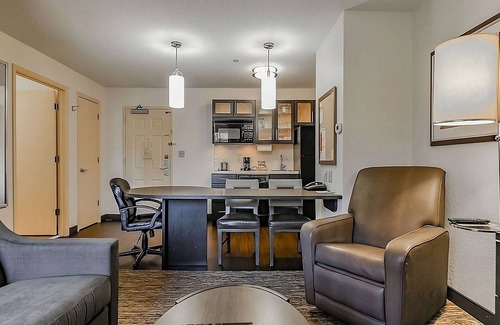 Mount Laurel Hotel | Look No Further! Free Parking, Pets Allowed, Short Drive to Liberty Bell Center