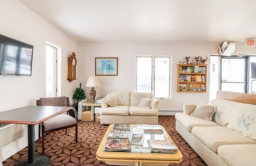 Chesaning House | Look No Further! Budget-Friendly Accommodation with Free Parking!